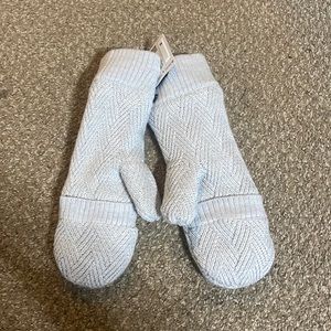 Lululemon mittens